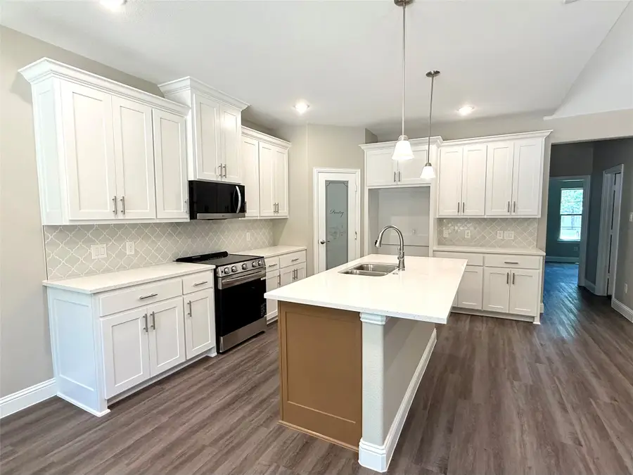 110 Seminole Cove, Lake Kiowa, TX 76240 - Image #2