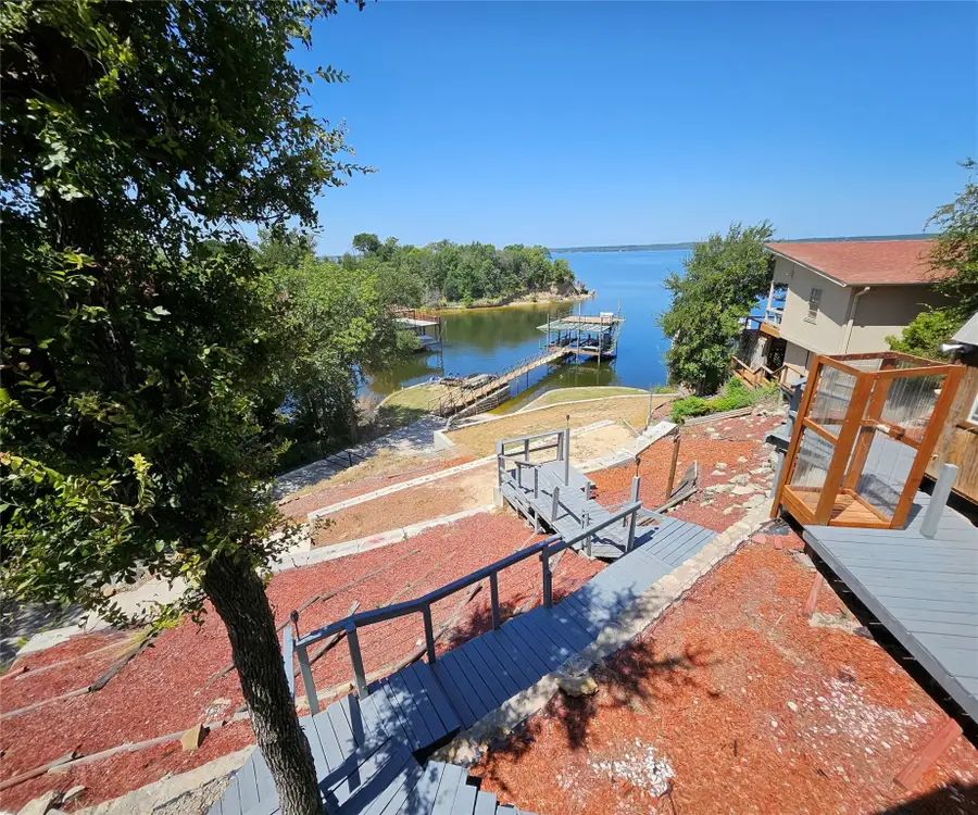 411 N Lake Shore Circle, Lake Bridgeport, TX 76426 - Image #2