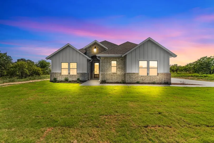 145 Tobiano Trace, Brock, TX 76087 - Image #2