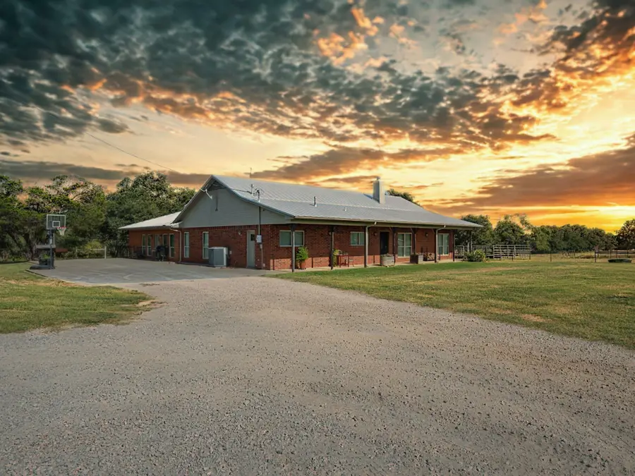 510 S Swanson Road, Mineral Wells, TX 76067 - Image #2