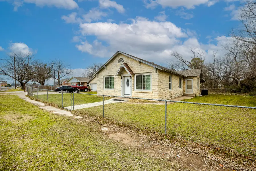 406 W Franklin Street, Alvord, TX 76225 - Image #2