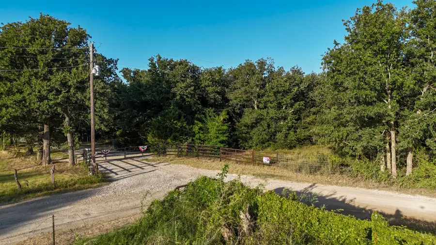 1957 Prairie Grove Road, Valley View, TX 76272 - Image #2