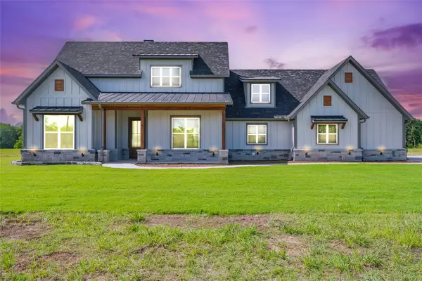 2667 Vz County Road 3820, Wills Point, TX 75169