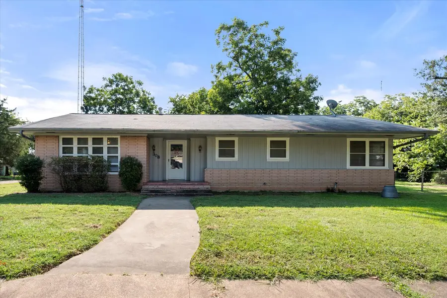 308 N 4th Street, Wortham, TX 76693 - Image #2