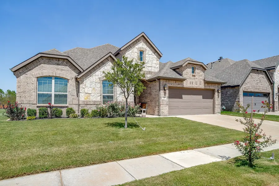 320 Ben Thomas Street, Burleson, TX 76028 - Image #2