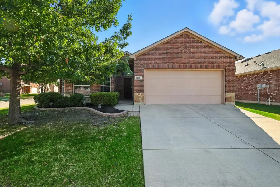 10901 Middleglen Road, Fort Worth, TX 76052 - Image #2