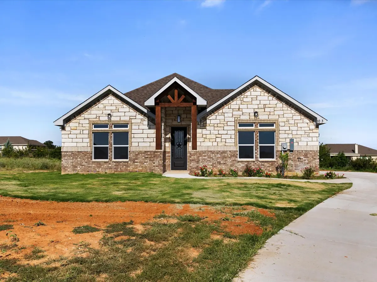 1013 Magnolia Court, Springtown, TX 76082 - Image #1