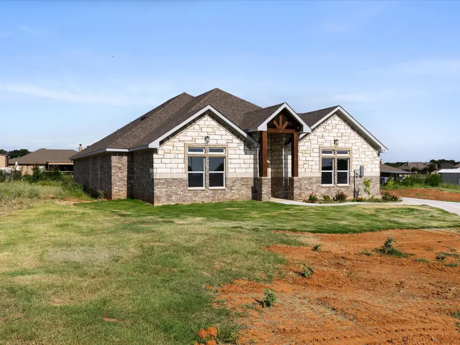 1013 Magnolia Court, Springtown, TX 76082 - Image #3