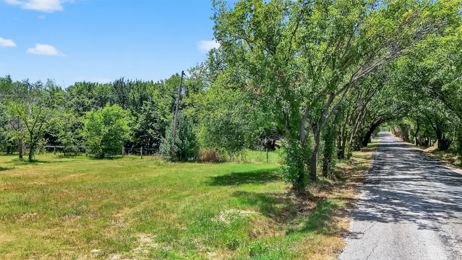 398 Phillips Street, Callisburg, TX 76240 - Image #2