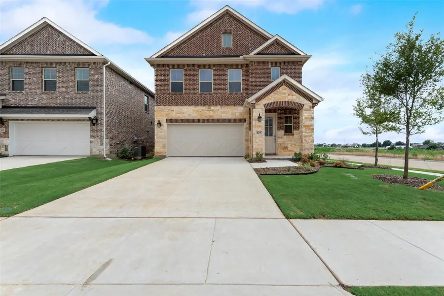 129 Ashbrook Street, Little Elm, TX 75068 - Image #2