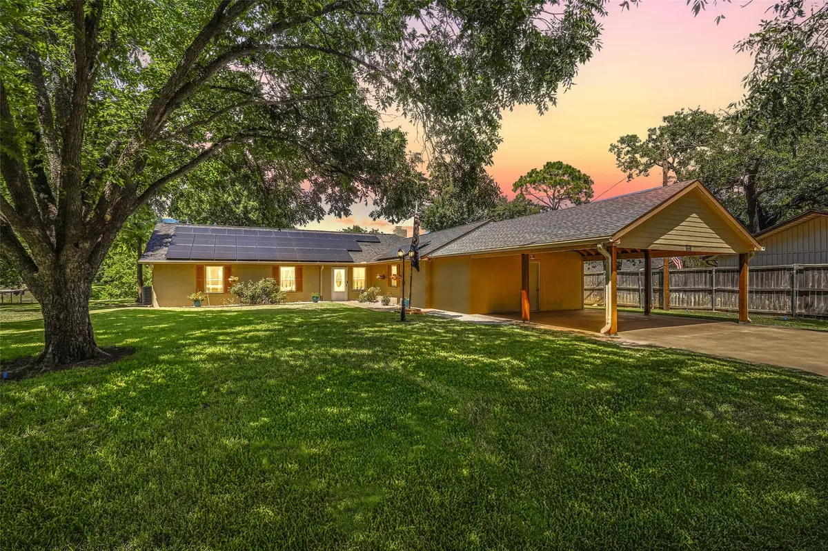 4013 Sioux Court, Granbury, TX 76048 - Image #1