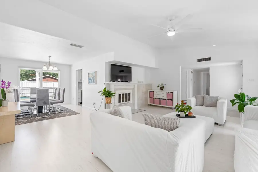 3910 Acorn Green Drive, Garland, TX 75043 - Image #3