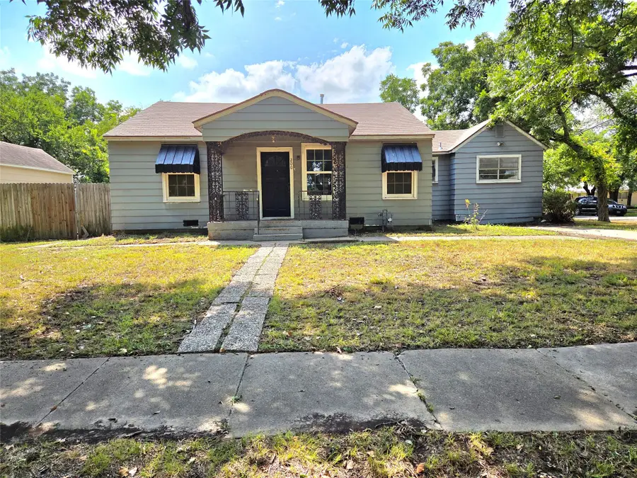 200 S Preston Street, Wolfe City, TX 75496 - Image #2