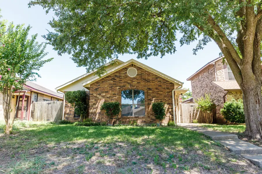 1129 Sandalwood Lane, Desoto, TX 75115 - Image #2