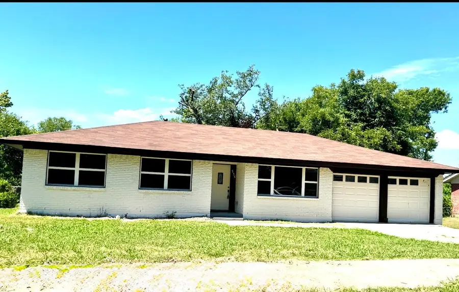 536 Lakeshore Drive, Ennis, TX 75119 - Image #2