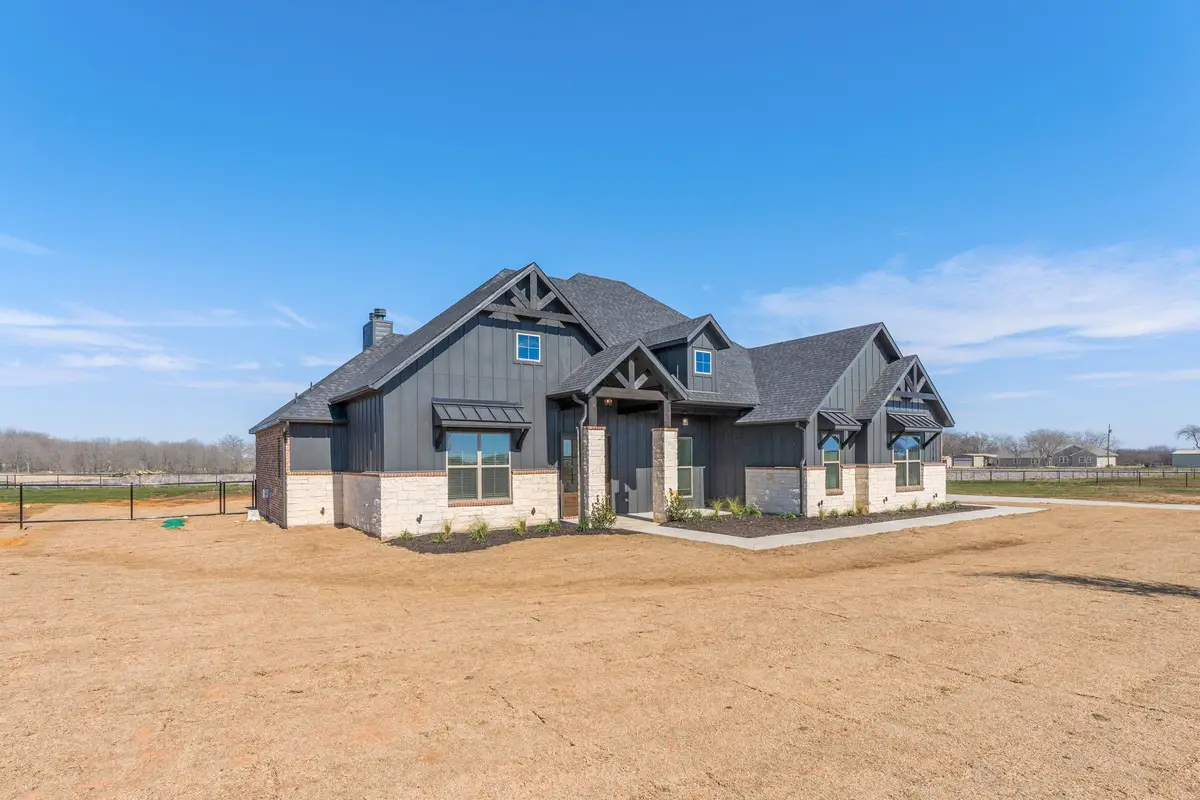 13721 Cash Mill Road, Sanger, TX 76266 - Image #1