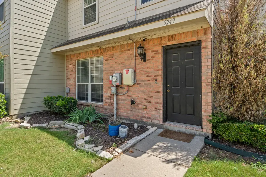5749 Giddyup Lane, Fort Worth, TX 76179 - Image #2