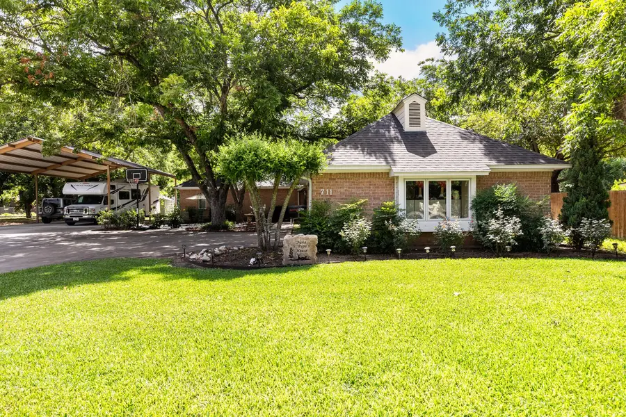 711 S Harrison Street, West, TX 76691 - Image #2