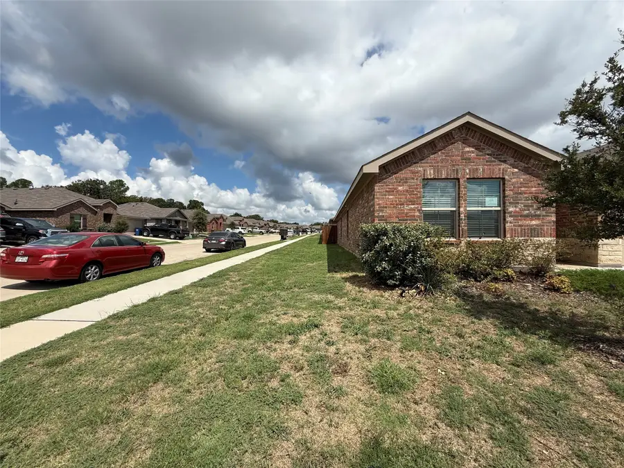 424 Amory Street, Azle, TX 76020 - Image #3