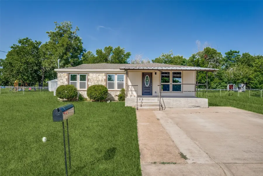 107 N Cherry Lane, Granbury, TX 76048 - Image #2