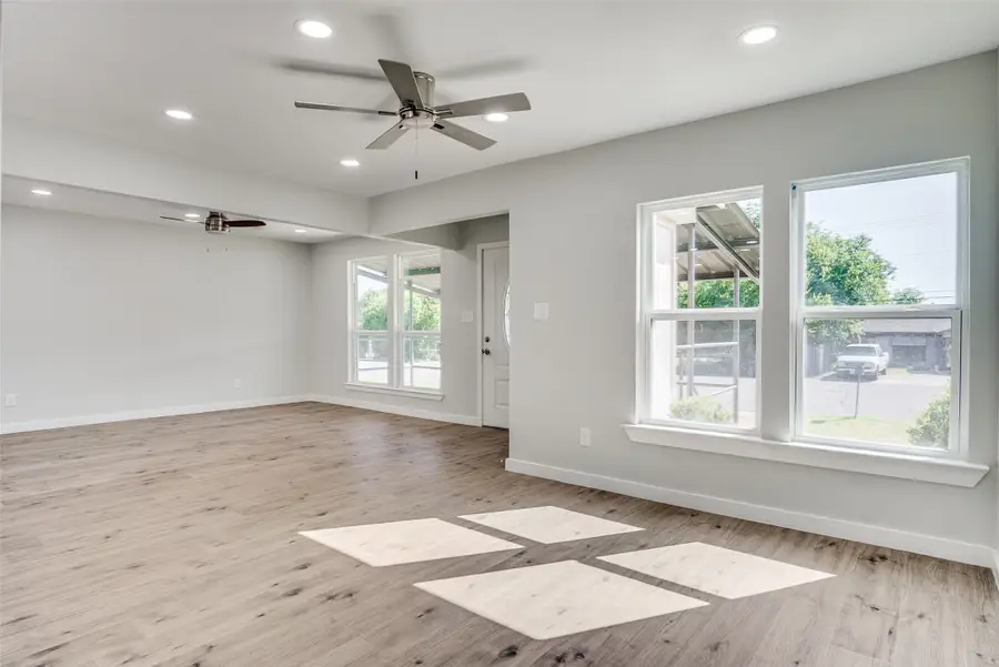 107 N Cherry Lane, Granbury, TX 76048 - Image #3