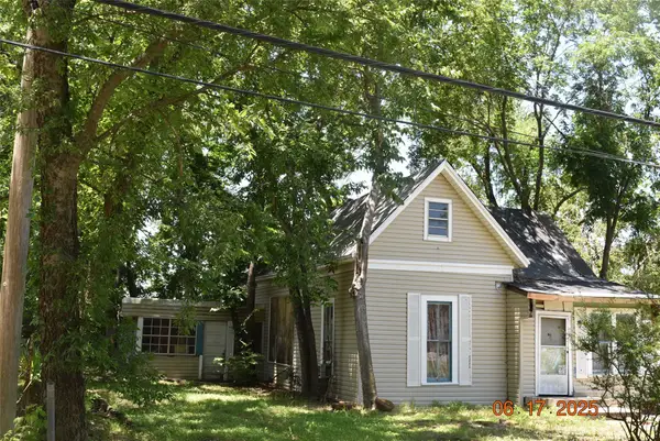 300 S Jefferson Street, Pilot Point, TX 76258