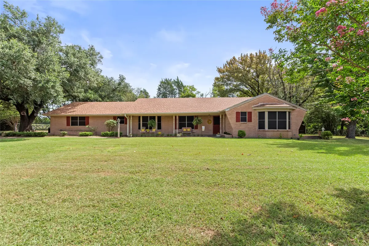 907 N Elm Street, Kemp, TX 75143 - Image #1