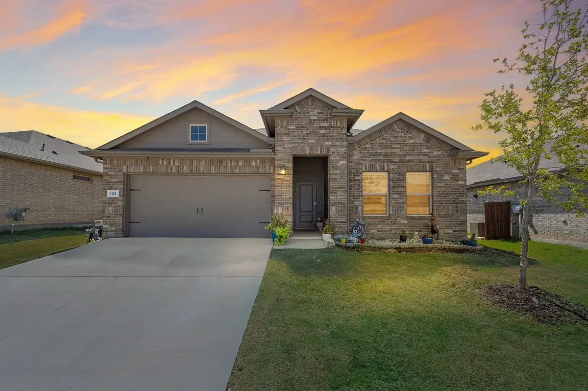 129 Hollytree Lane, Boyd, TX 76023 - Image #1