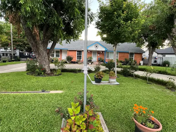 2033 Pleasant, Dallas, TX 75217