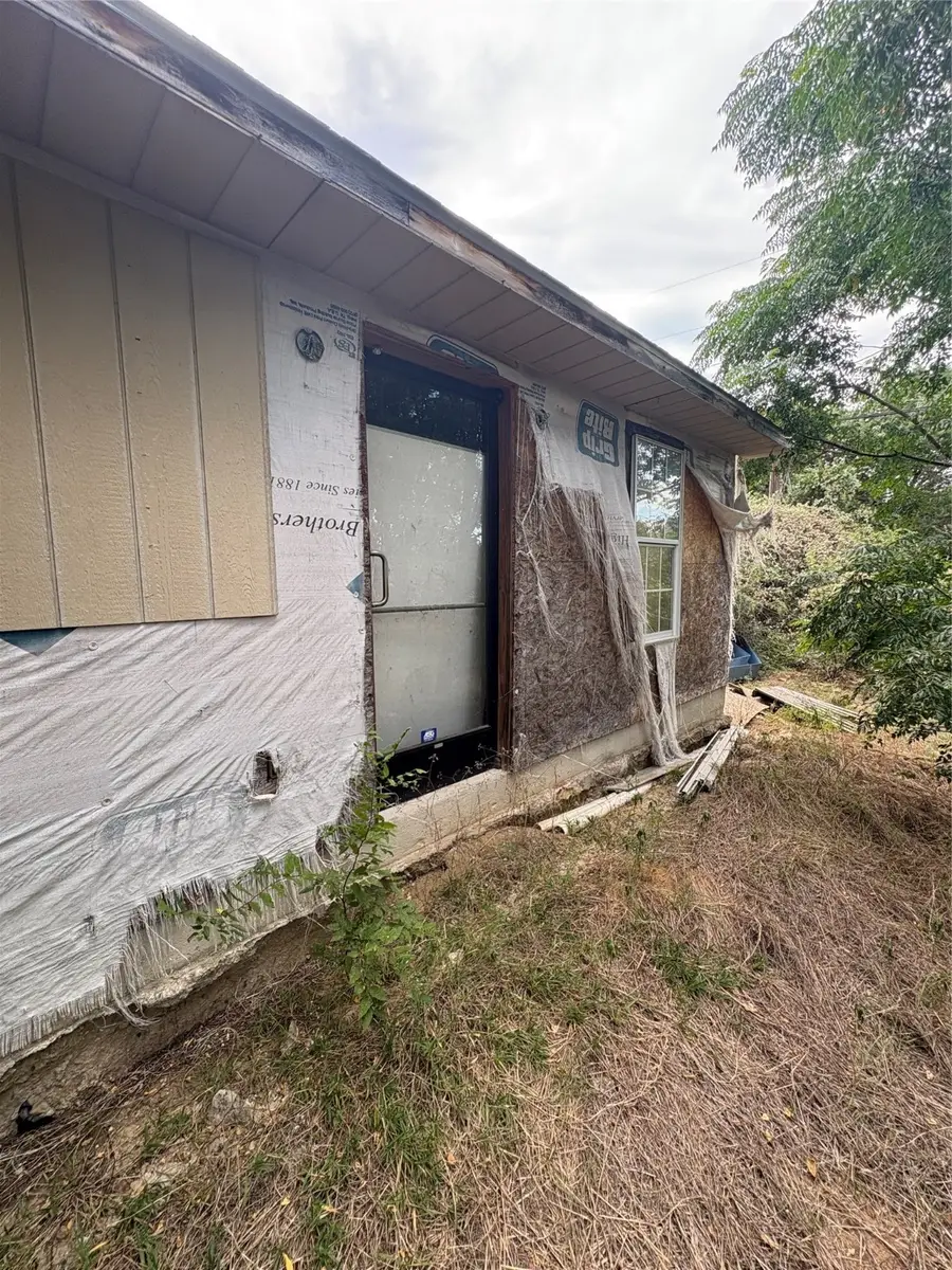 2716 E Briarwood Street, Granbury, TX 76048 - Image #3