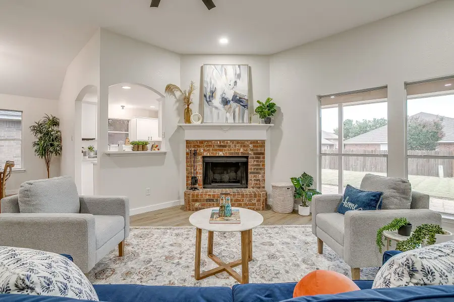 820 Chestnut Avenue, Burleson, TX 76028 - #3