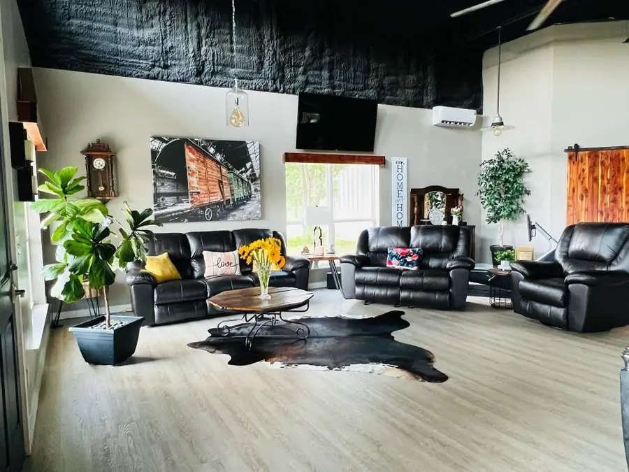 2075 County Road 2585, Alvord, TX 76225 - Image #3