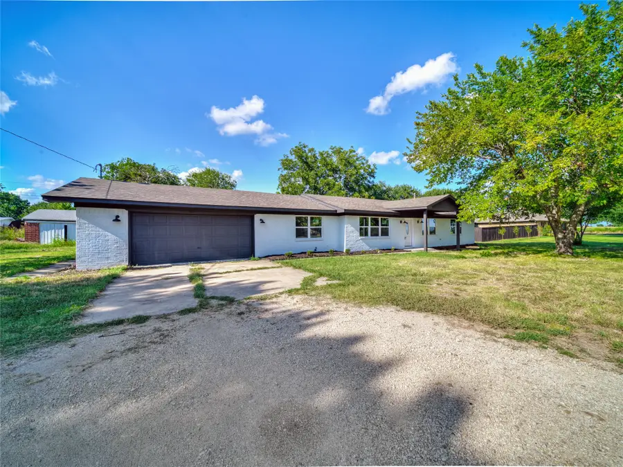 309 E Obuch Street, Valley View, TX 76272 - Image #2