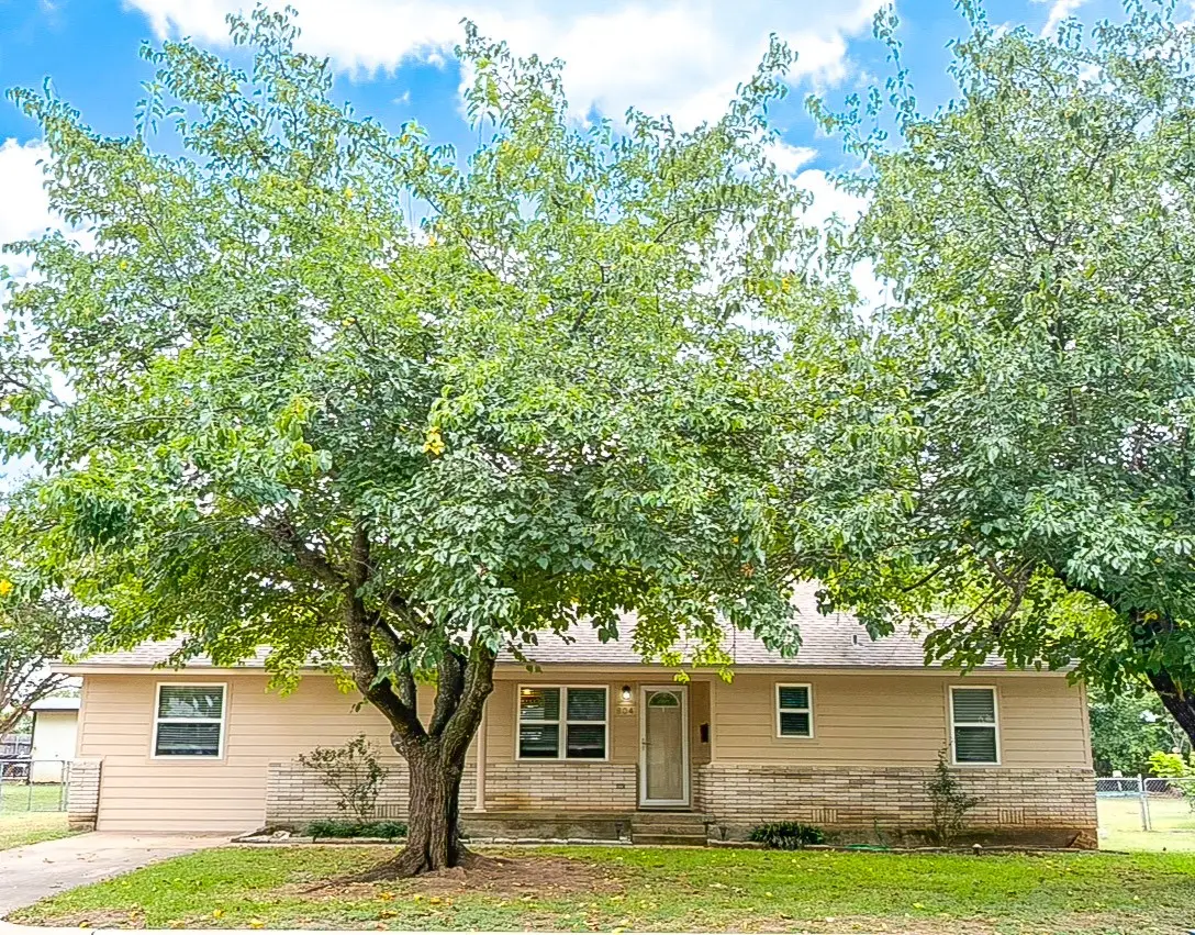 804 N Main Street, West, TX 76691 - #1