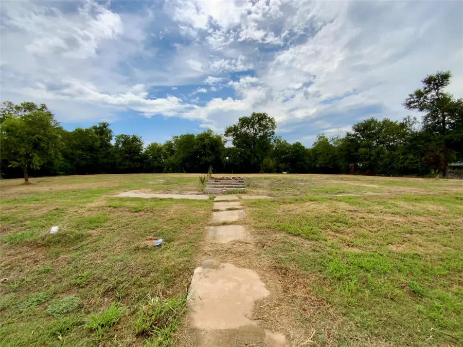 1018 W Angeline Street, Groesbeck, TX 76642 - Image #2