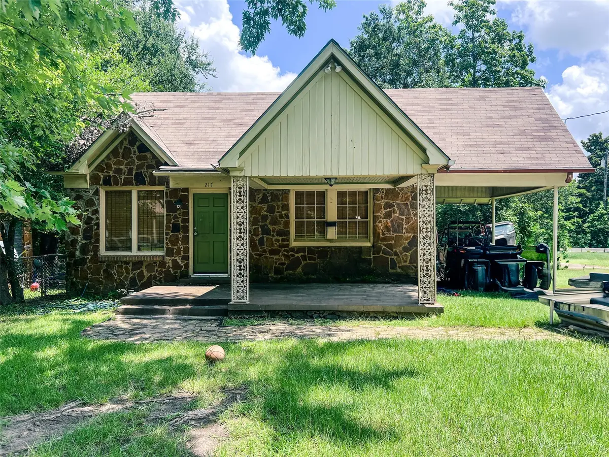 217 Polk St, Gilmer, TX 75644 - Image #1