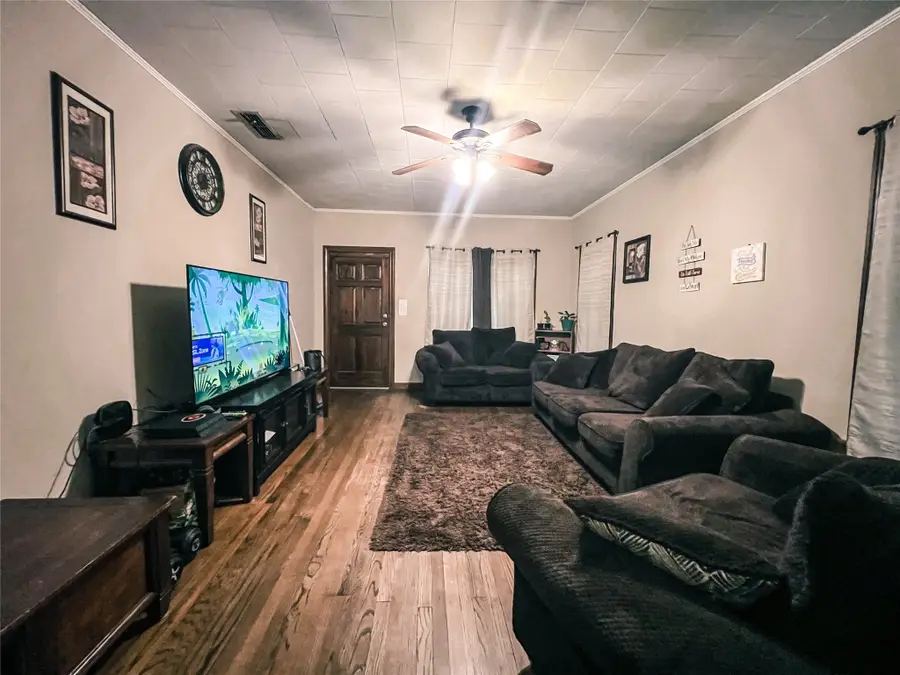 217 Polk St, Gilmer, TX 75644 - Image #3