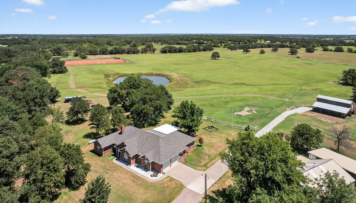 482 Center Hill Road, Gainesville, TX 76240 - Image #1