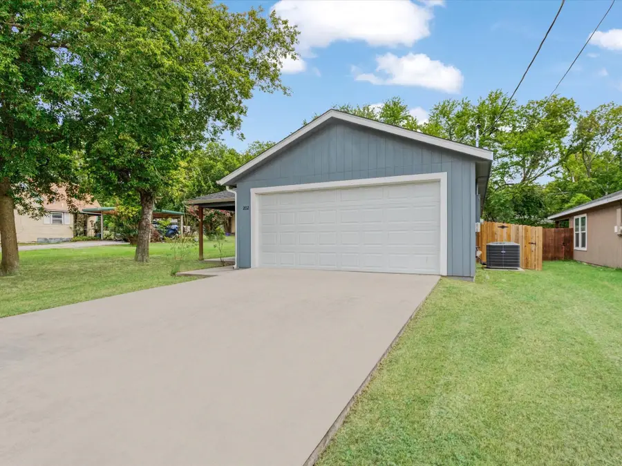 202 W Elm Street, Whitewright, TX 75491 - Image #3