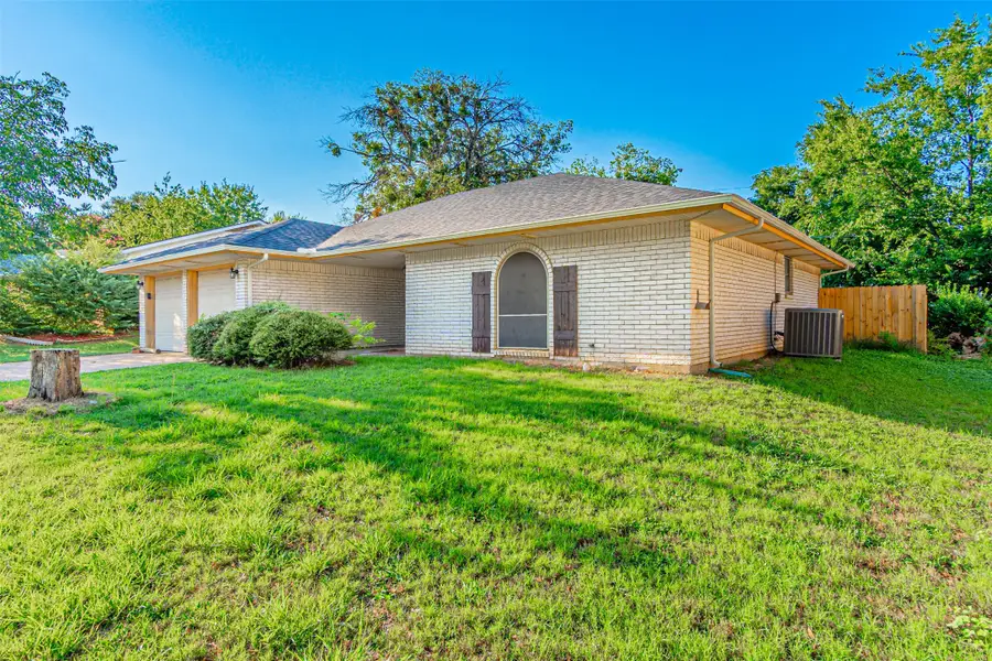 515 Lynnewood Avenue, Burleson, TX 76028 - Image #3