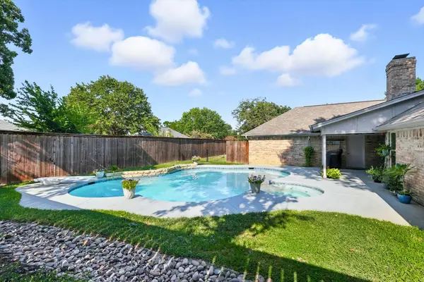 7329 Londonderry Drive, North Richland Hills, TX 76182