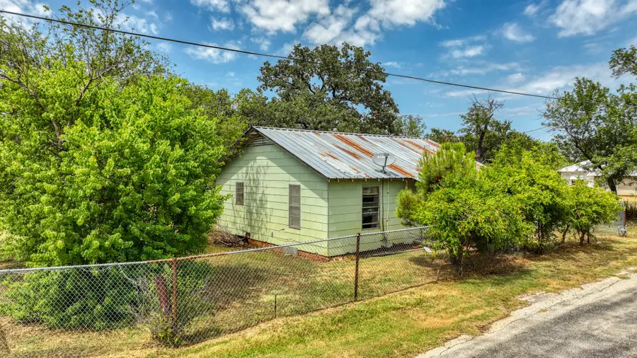 62 Travis Street, Santo, TX 76472 - Image #3