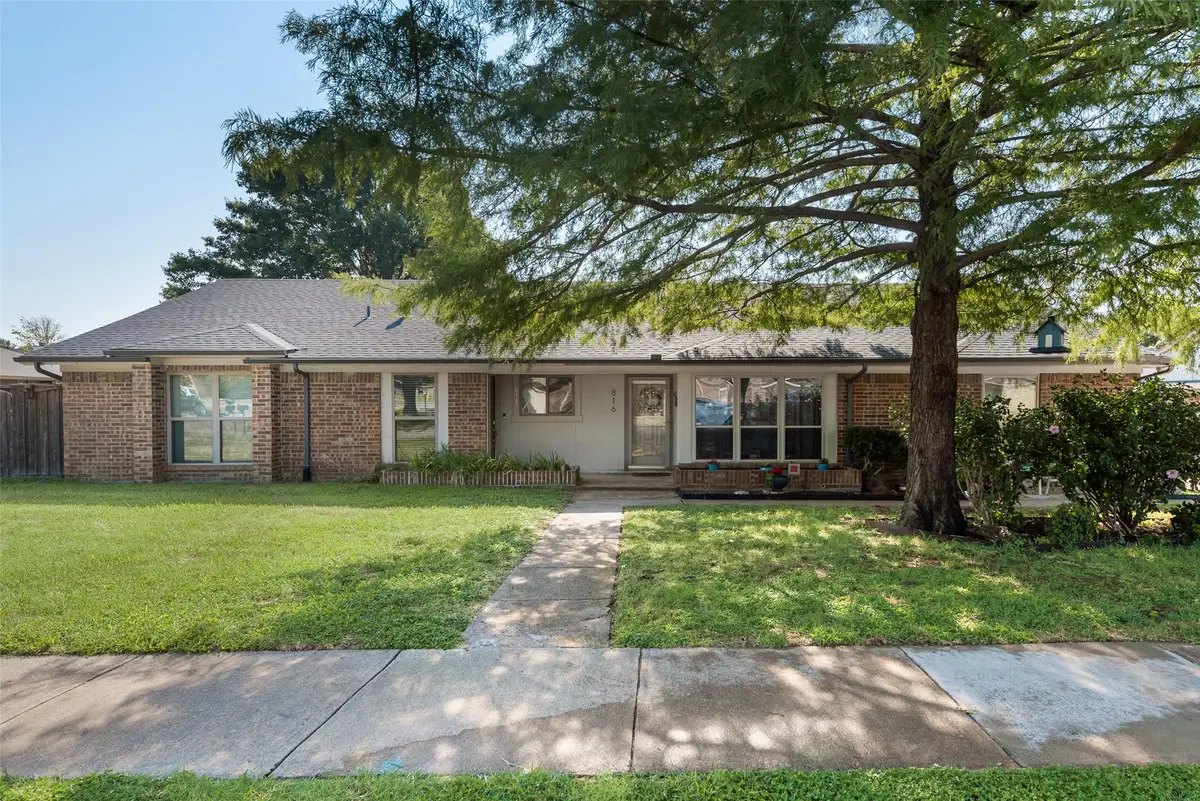 816 Little Creek Drive, Euless, TX 76039 - Image #1