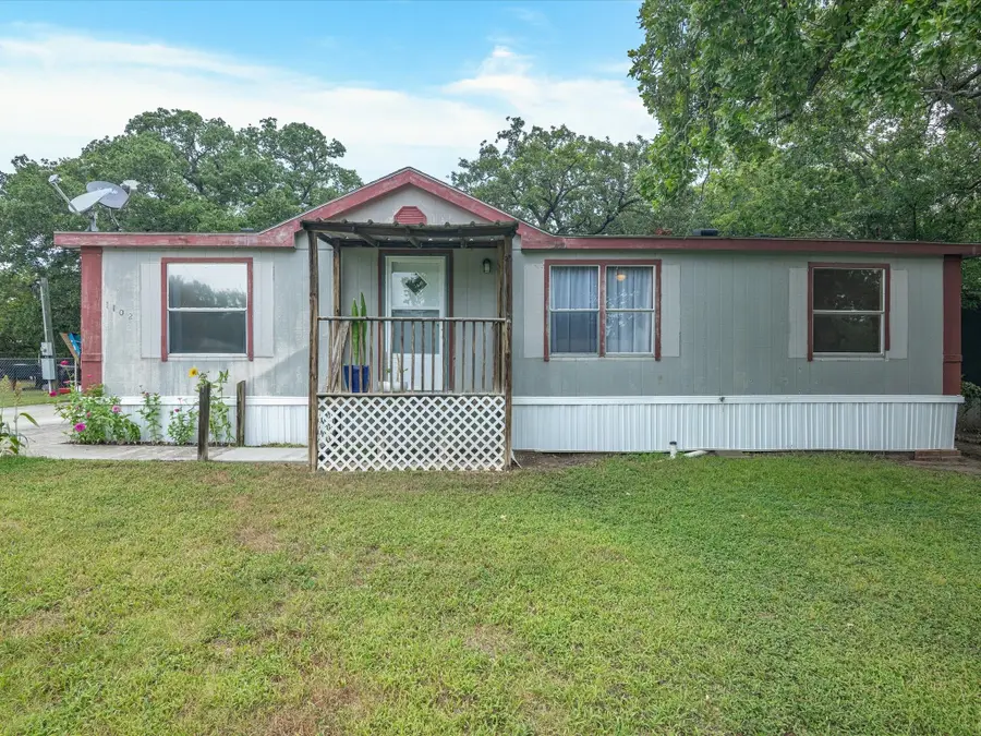 1102 15th Street, Bridgeport, TX 76426 - Image #2