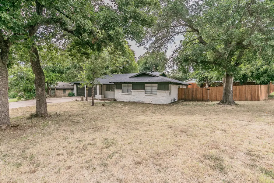 400 Joanna Drive, Hurst, TX 76053 - Image #3