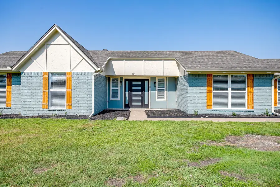 127 Hollie Drive, Red Oak, TX 75154 - Image #2