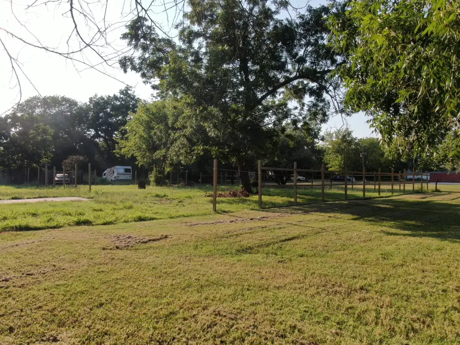 401 E Waco Avenue, Cooper, TX 75432 - Image #2