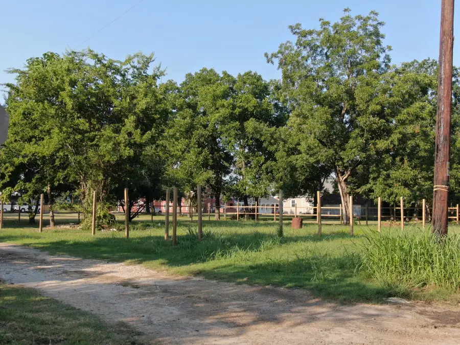 401 E Waco Avenue, Cooper, TX 75432 - Image #3