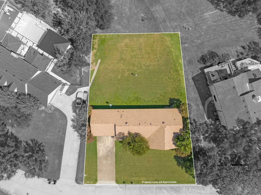 8309 Gatecrest Drive, Woodway, TX 76712 - Image #2