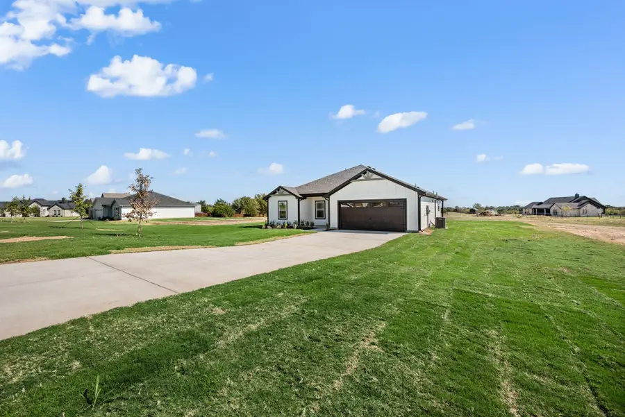 1016 Gatlin Circle, Springtown, TX 76082 - Image #3